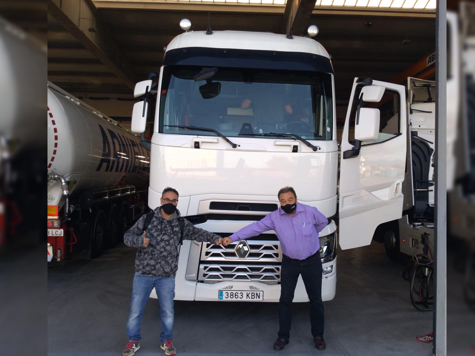 Entrega de vehículo a Fruites Manuel L'ara de Girona - Vehículo de ocasión Renault Trucks T High 520
