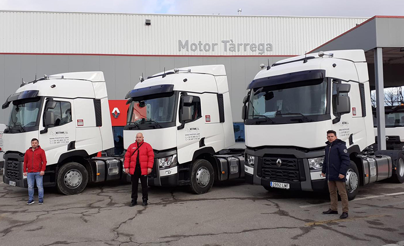 Entrega de otros 3 Renault Trucks T460 a la empresa Mestrans