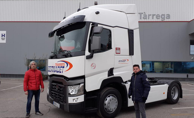 Entrega este magnífico Renault Trucks T460 a la empresa Transports Bernadet